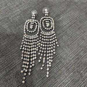 Diamond like dangle earrings